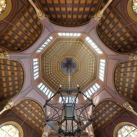 Tiny In The Heart Of Appartamento Budapest